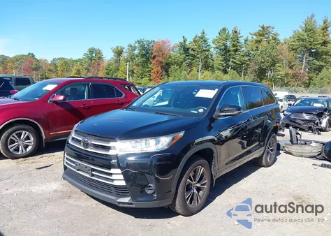 2018 Toyota Highlander Le/Le Plus z USA, uszkodzony, nr VIN 5TDBZRFH3JS871103